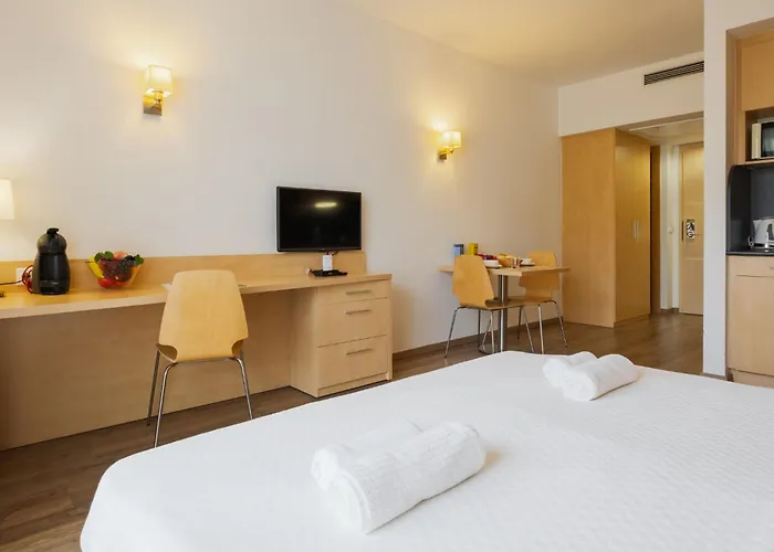 Club By Interhome *